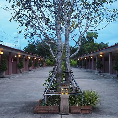 Rimmueng Resort Phanom Sarakham Exterior photo