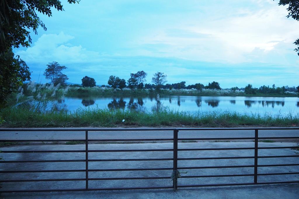 Rimmueng Resort Phanom Sarakham Exterior photo