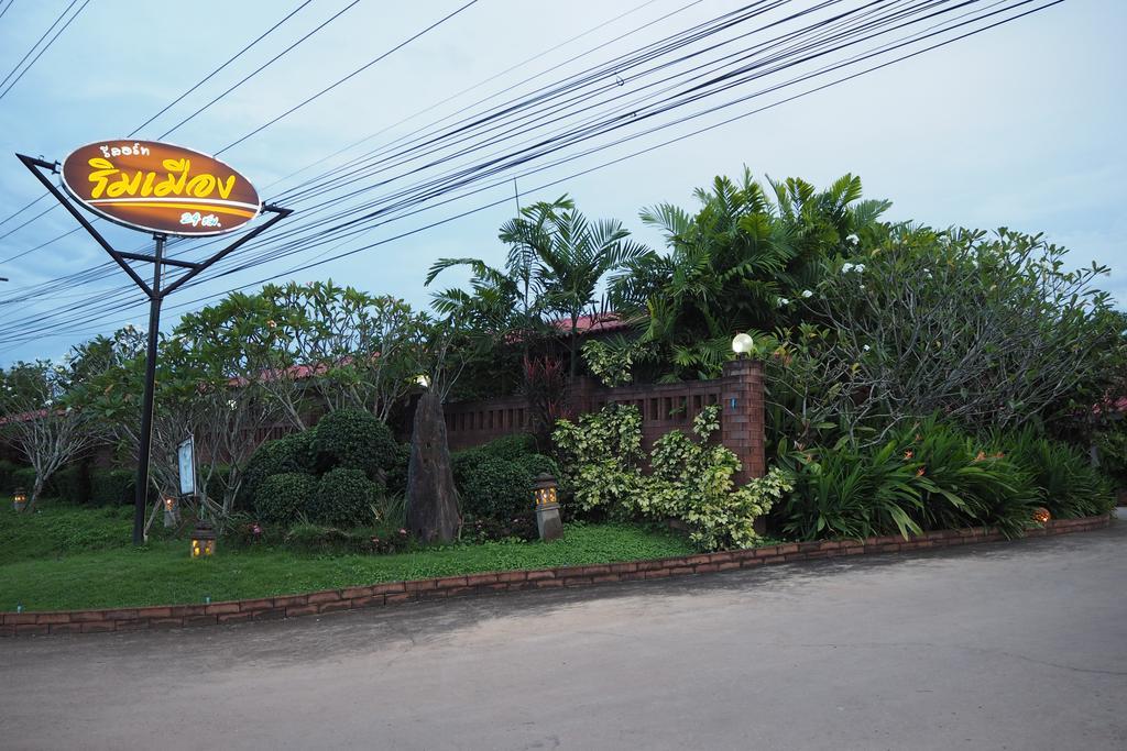 Rimmueng Resort Phanom Sarakham Exterior photo